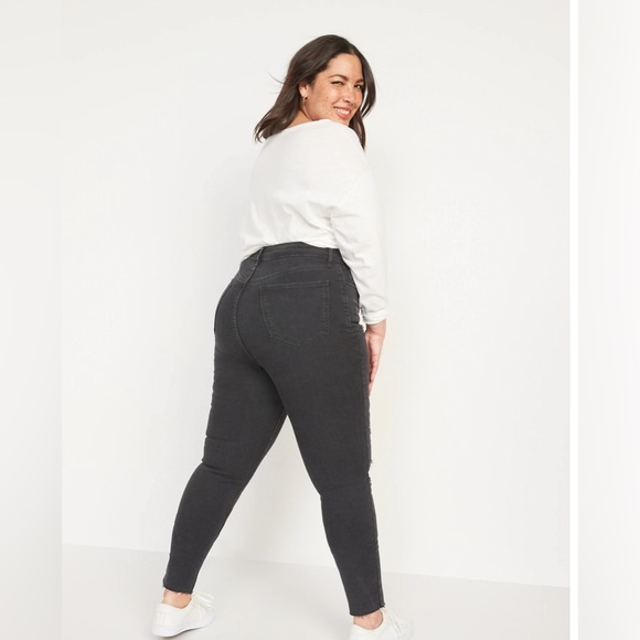 Old Navy FitsYou 3-Sizes-in-1 Extra High-Waisted Rockstar Super-Skinny Rip Jeans - Picture 2 of 3